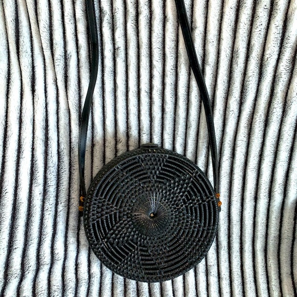 Hand woven round purse - Picture 2 of 5